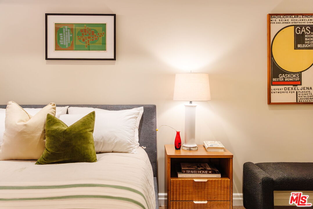 441 S Barrington Ave Unit: 109