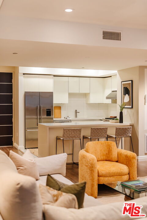 441 S Barrington Ave Unit: 109