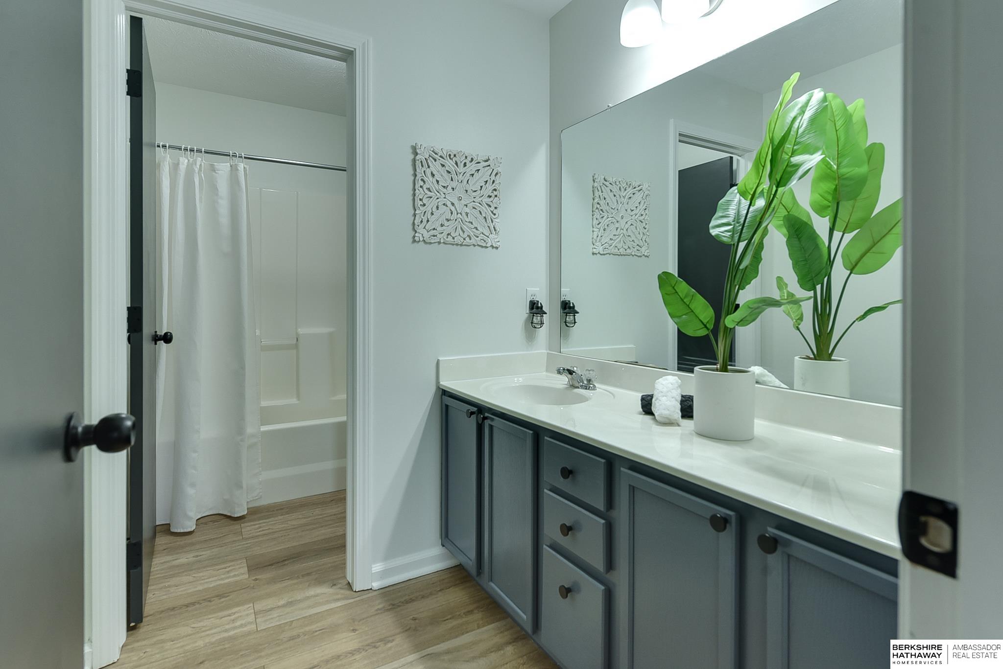 16501 Loop Street