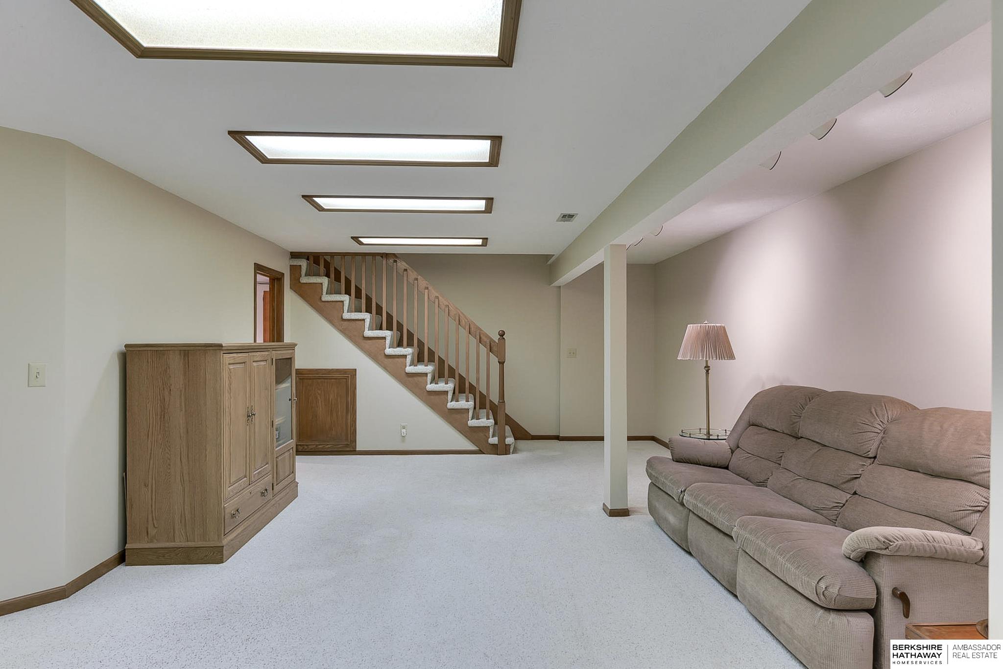 6118 S 102 Terrace