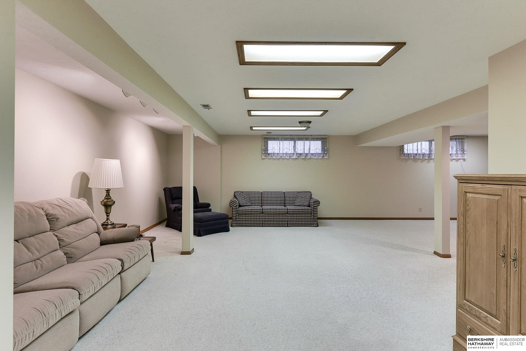 6118 S 102 Terrace