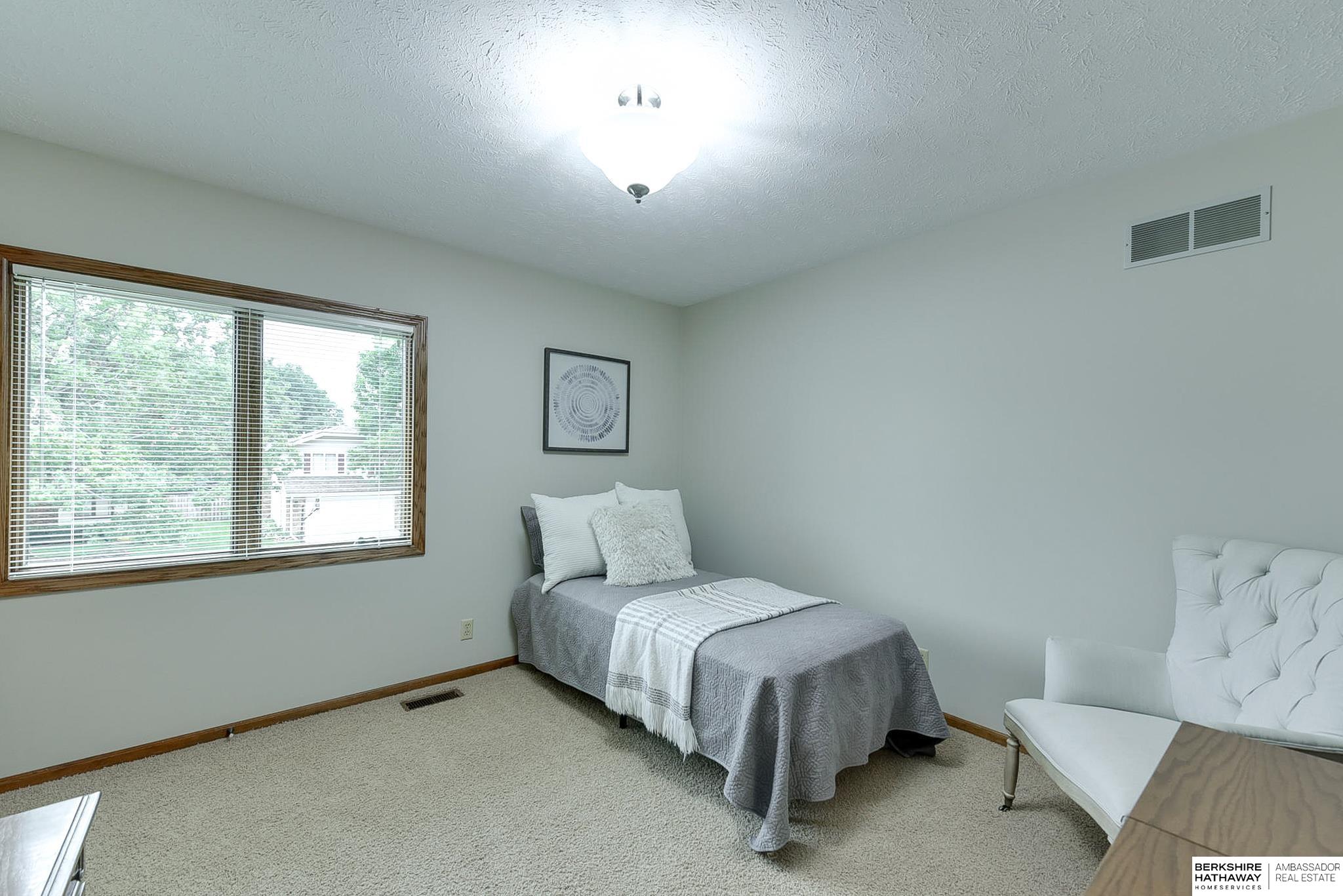 6118 S 102 Terrace