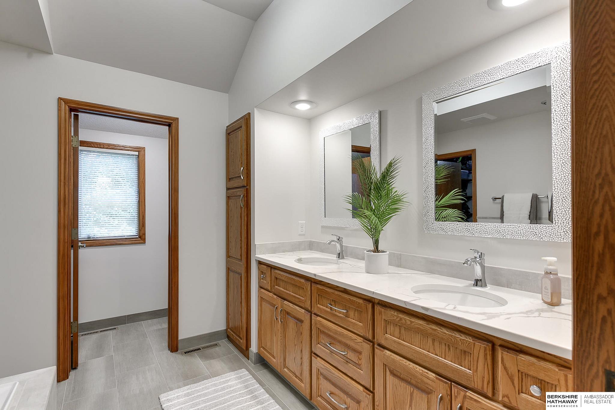 6118 S 102 Terrace