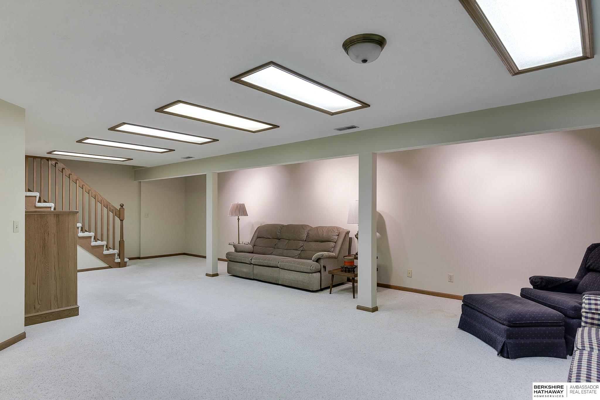 6118 S 102 Terrace