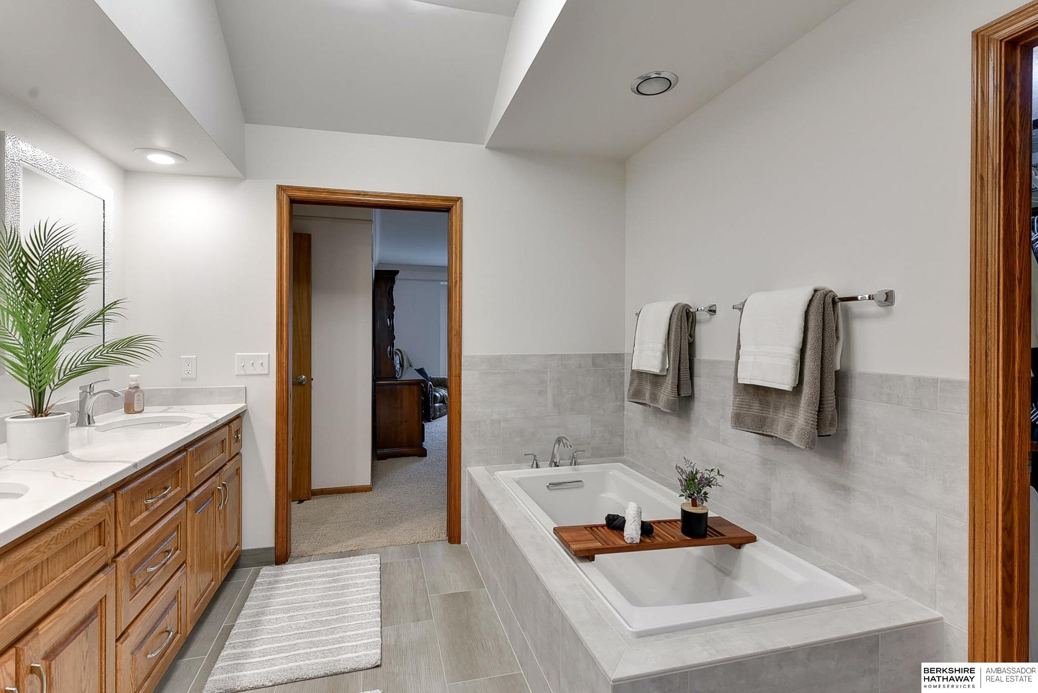 6118 S 102 Terrace