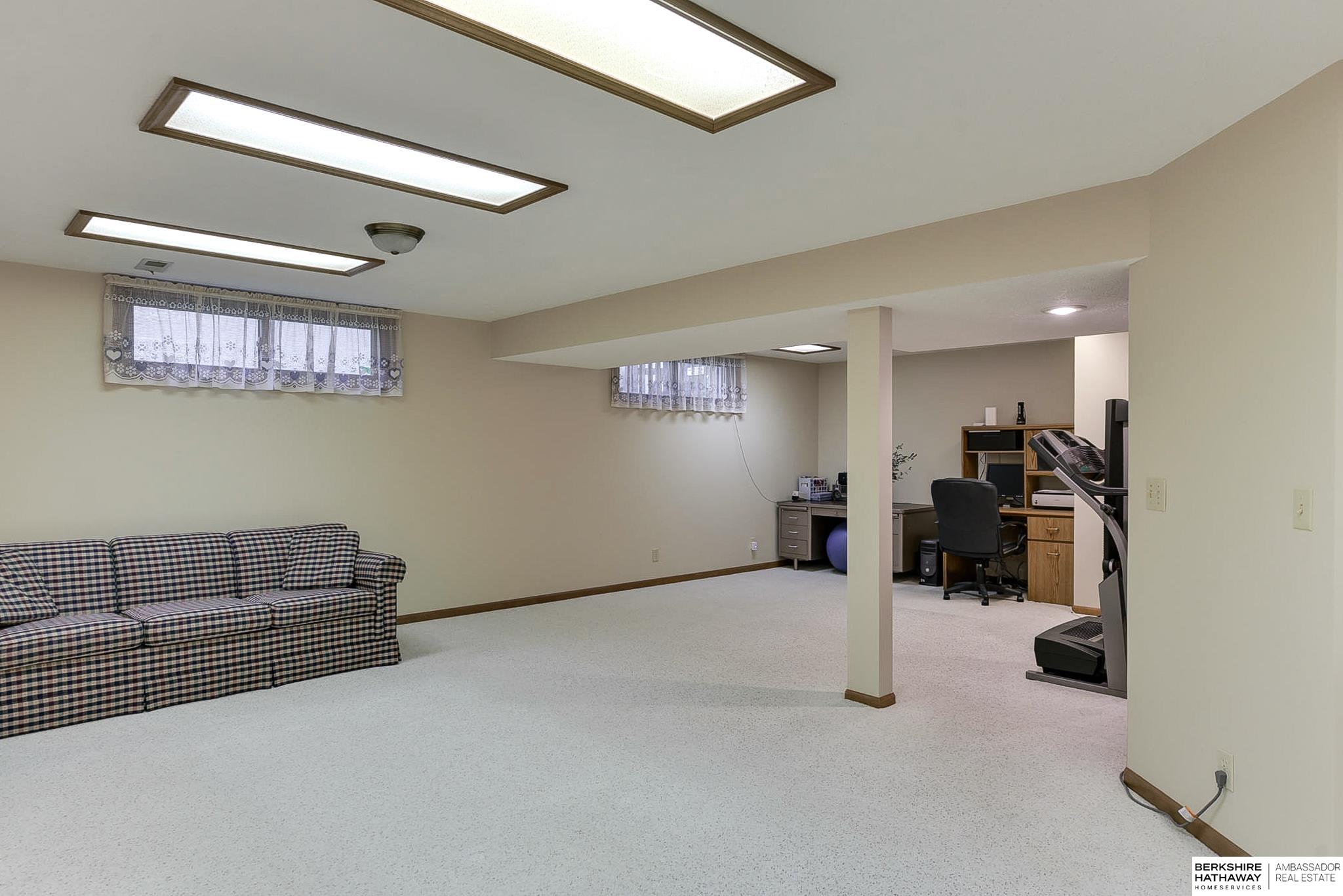 6118 S 102 Terrace