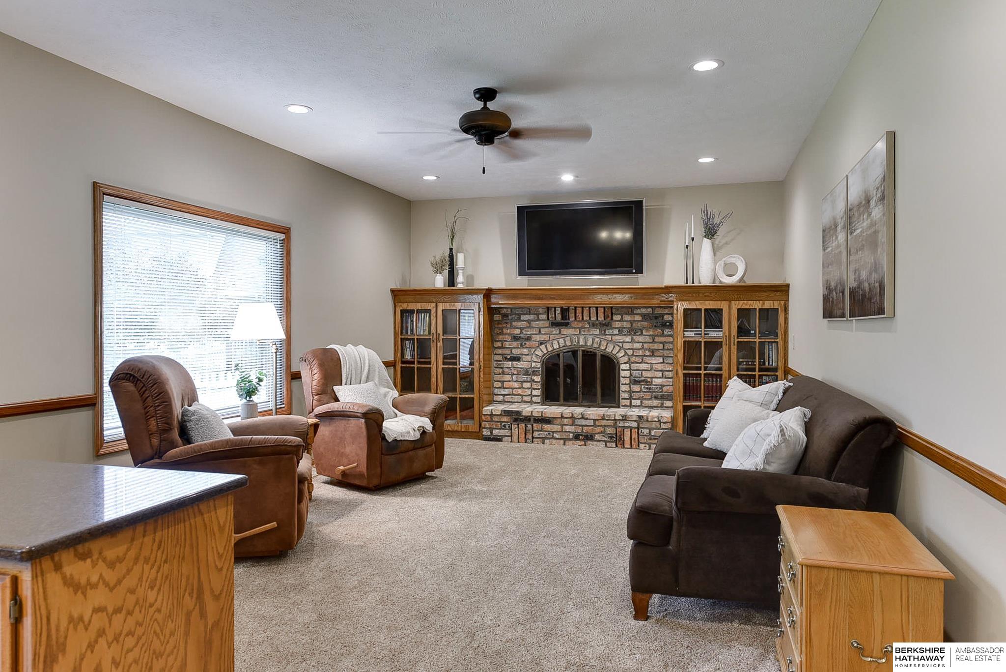 6118 S 102 Terrace