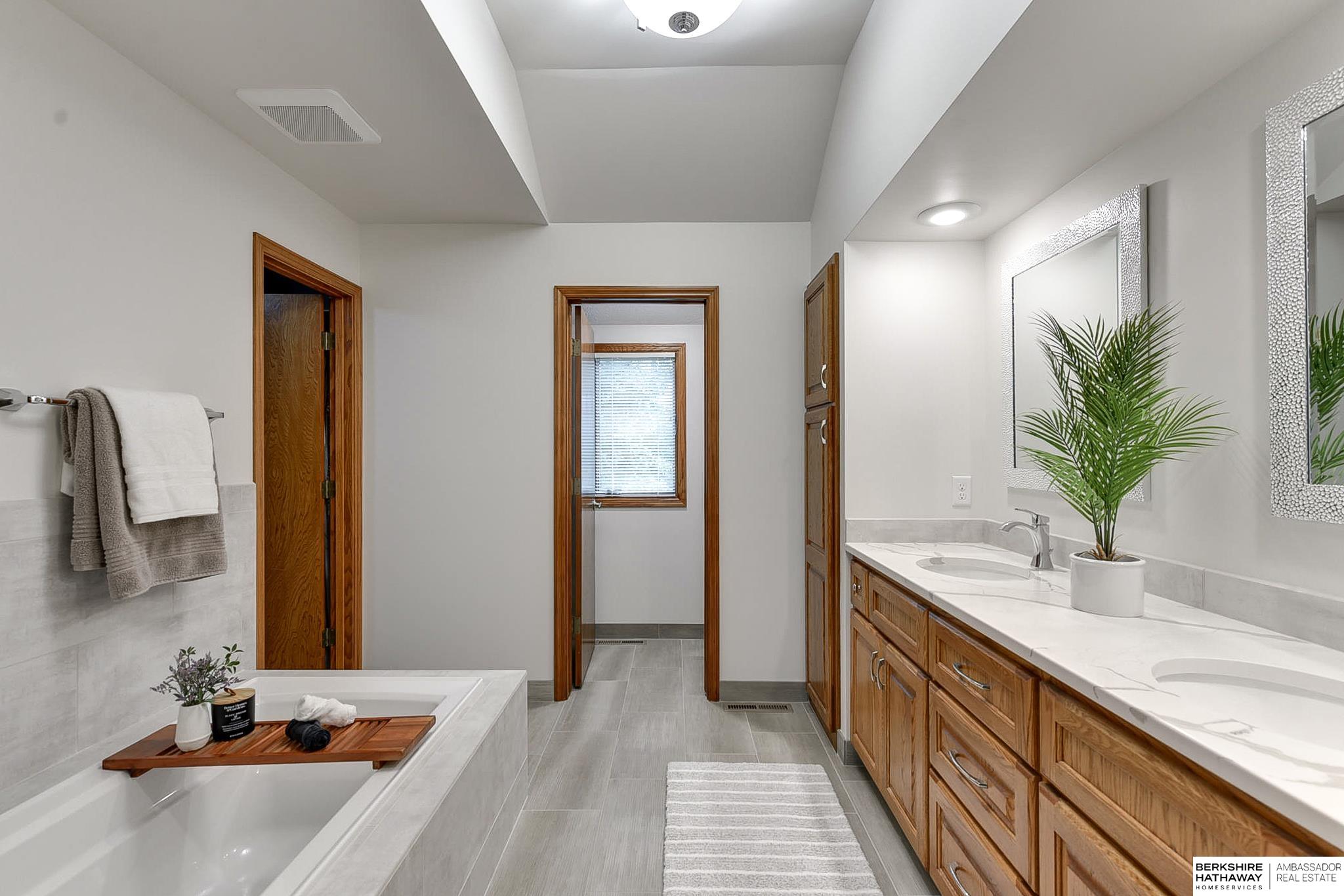 6118 S 102 Terrace