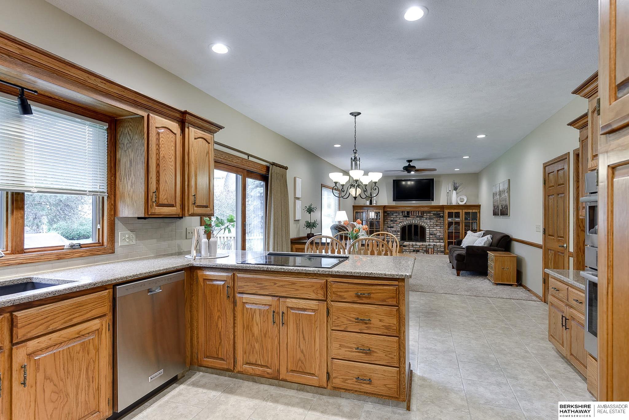 6118 S 102 Terrace