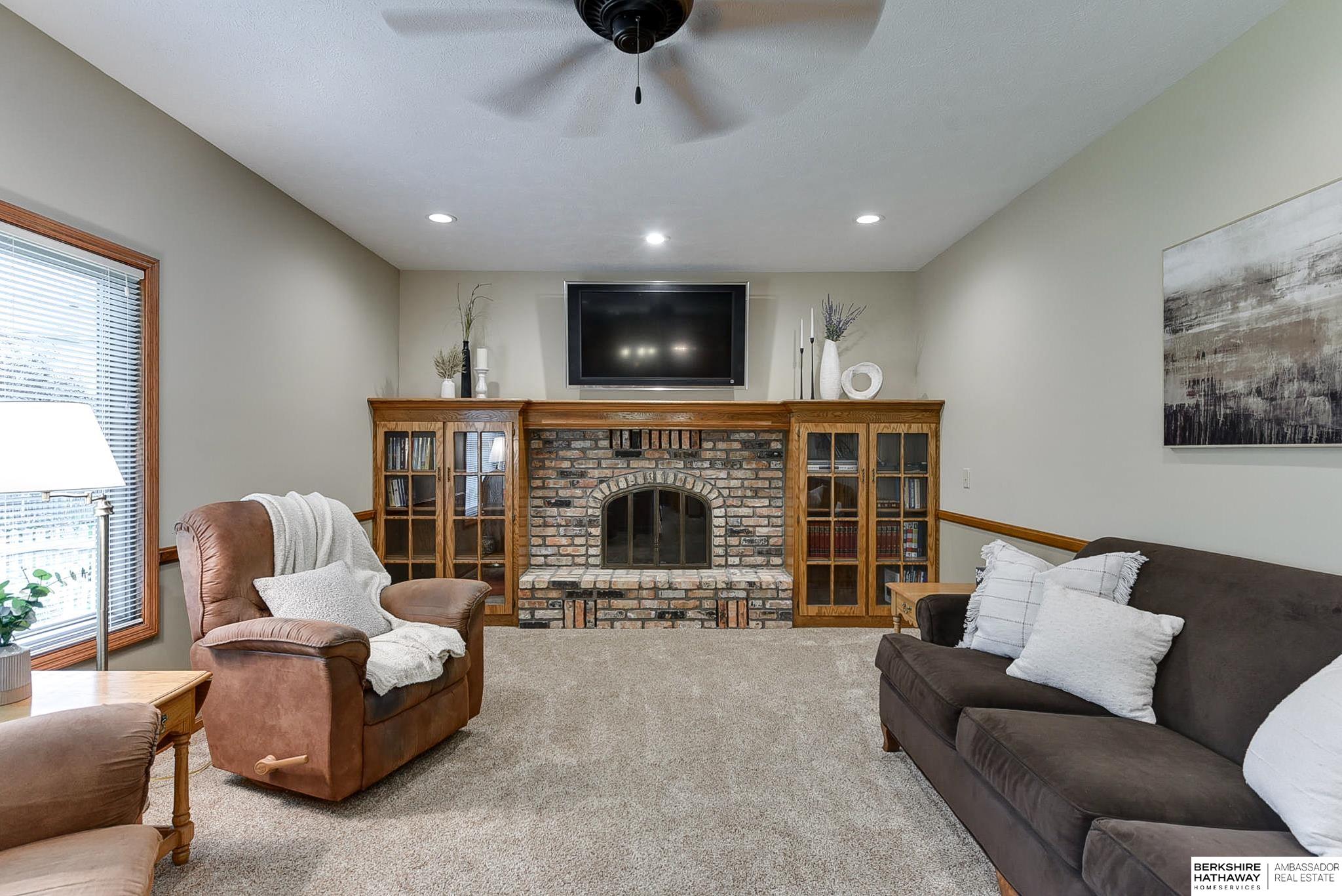 6118 S 102 Terrace