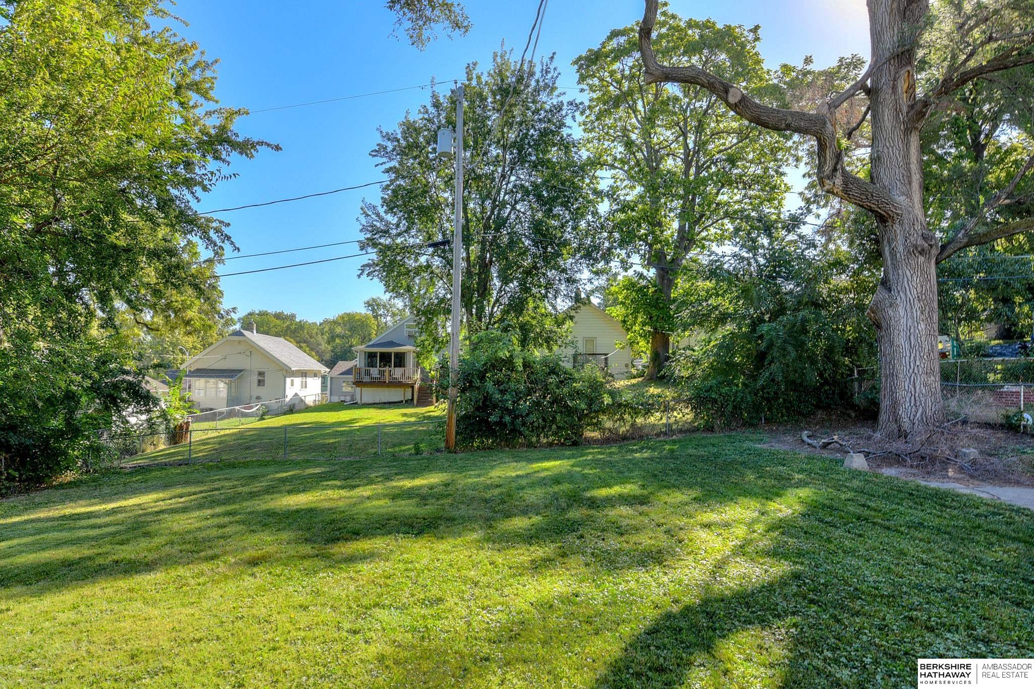 2921 N 49th Avenue