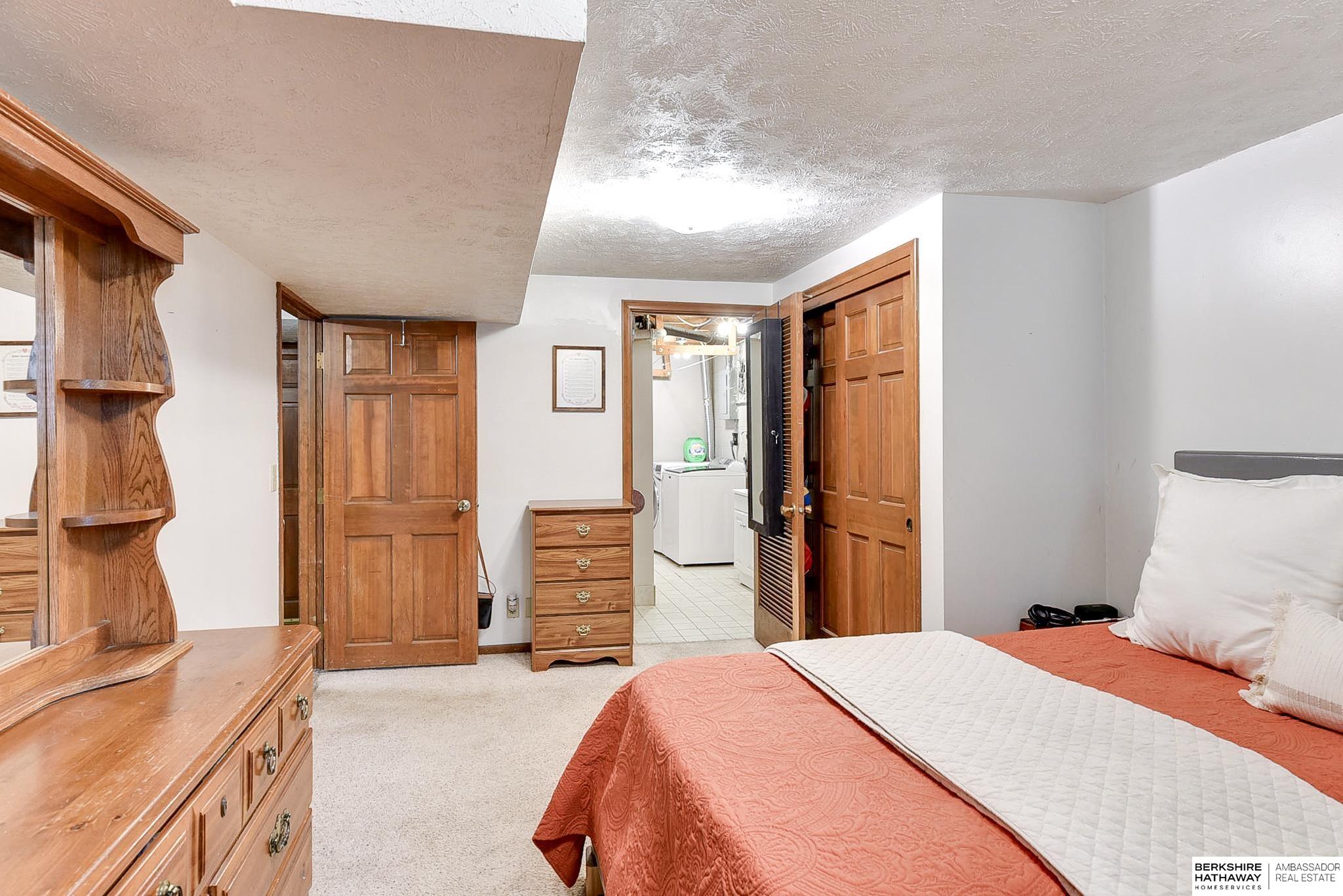 10105 Mockingbird Drive
