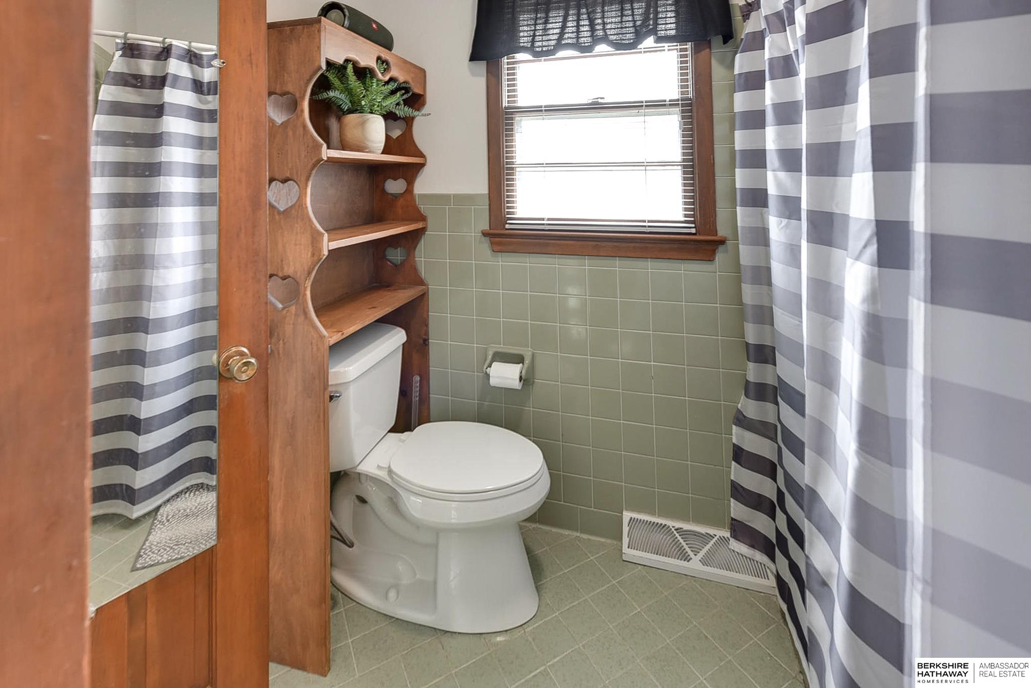 10105 Mockingbird Drive