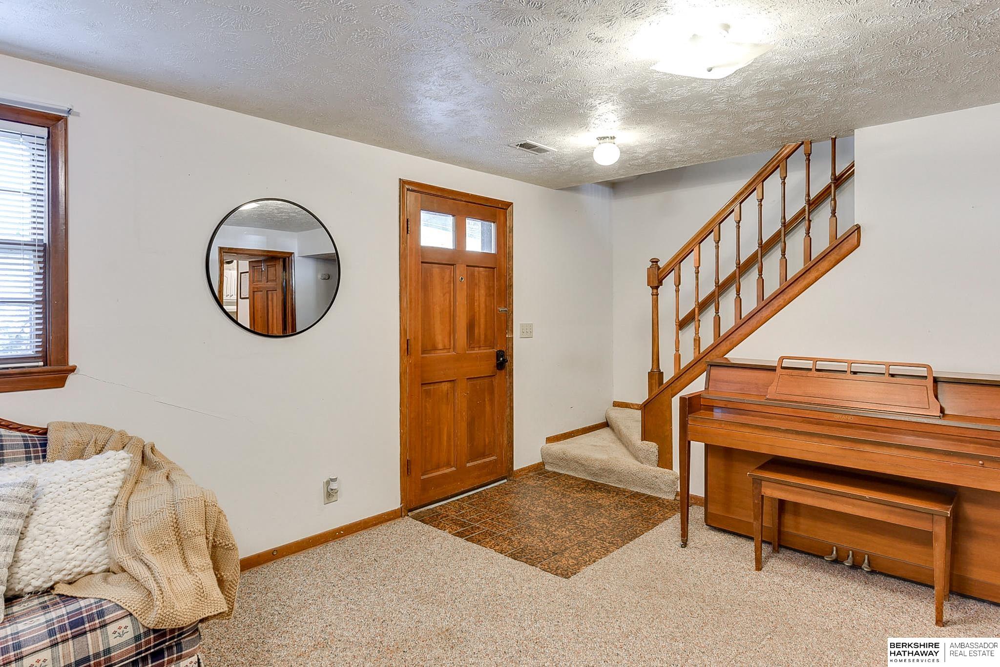 10105 Mockingbird Drive
