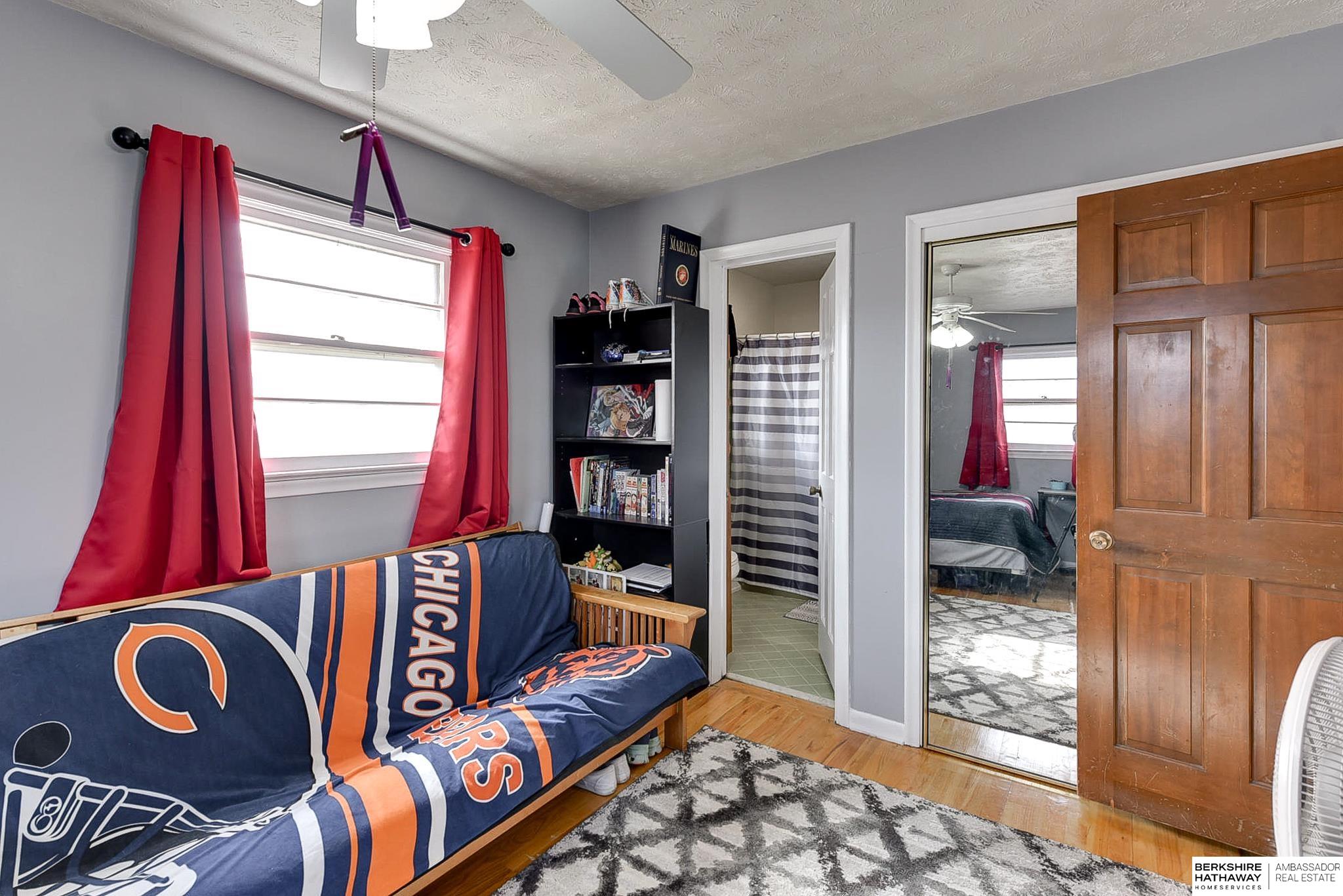 10105 Mockingbird Drive