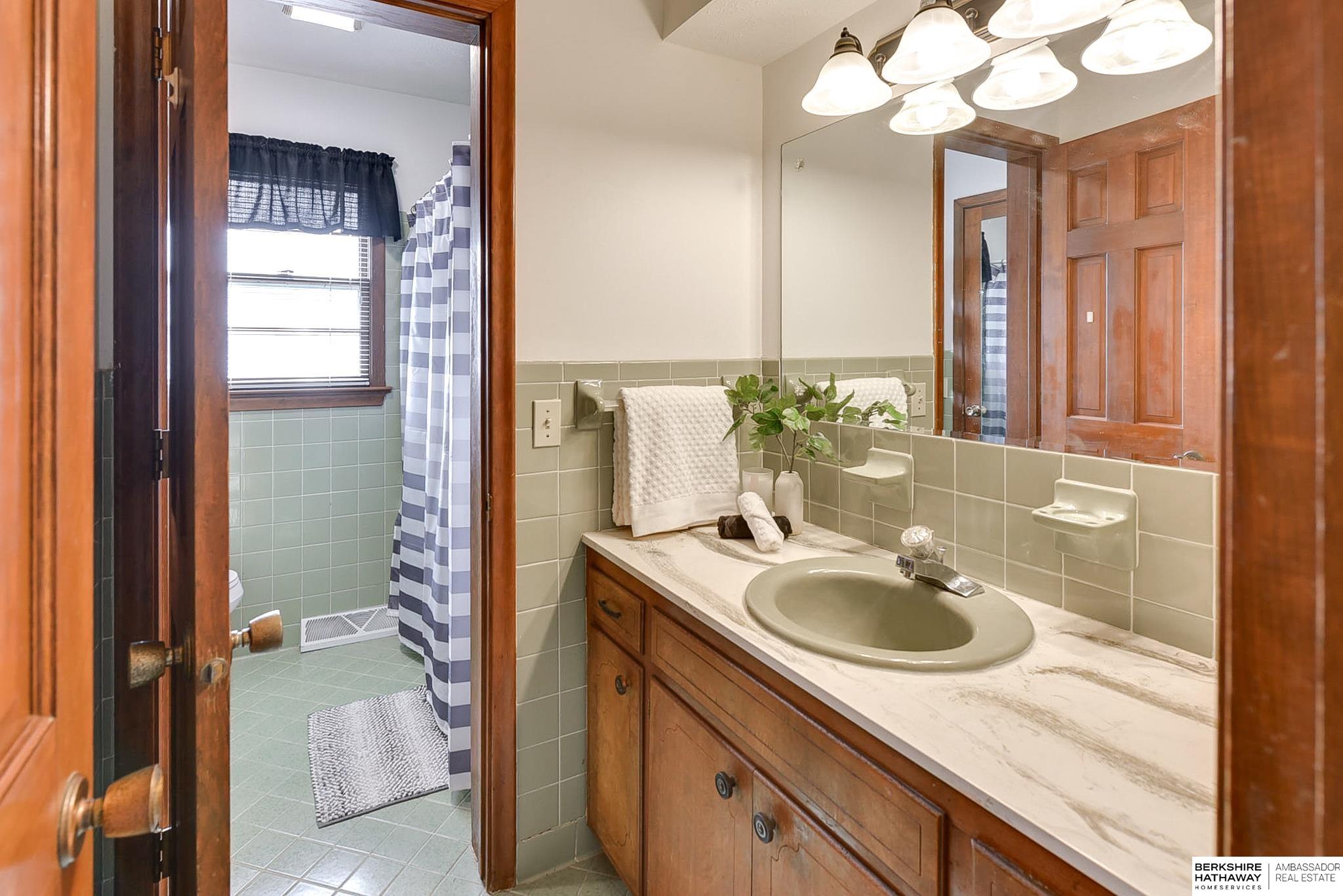 10105 Mockingbird Drive