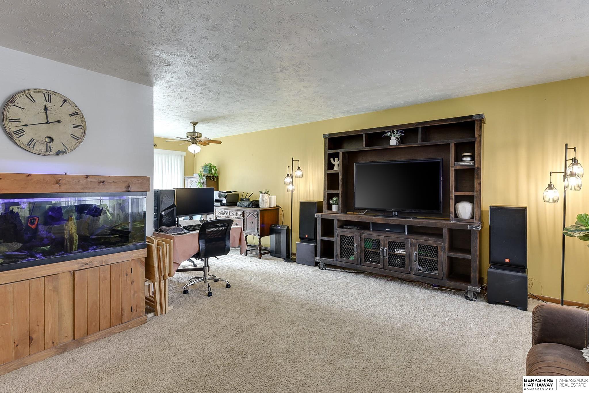 10105 Mockingbird Drive