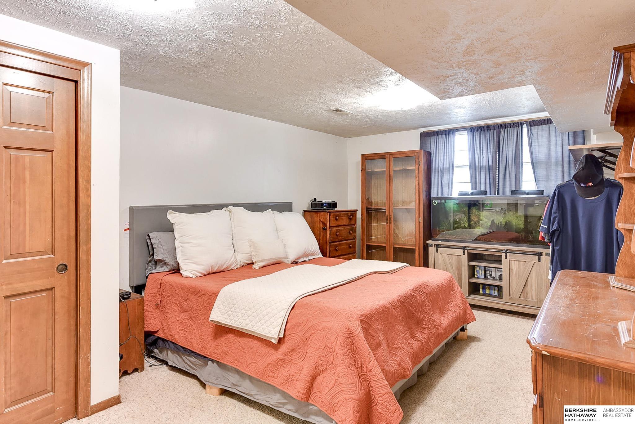 10105 Mockingbird Drive