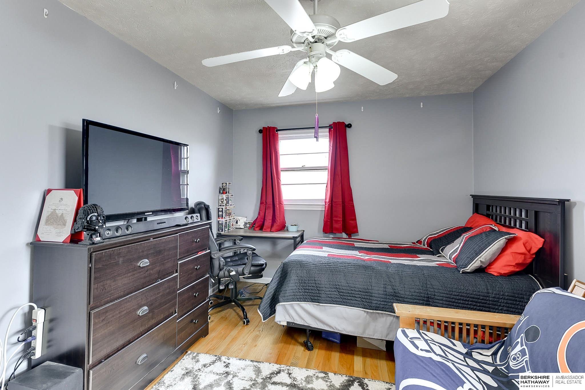 10105 Mockingbird Drive