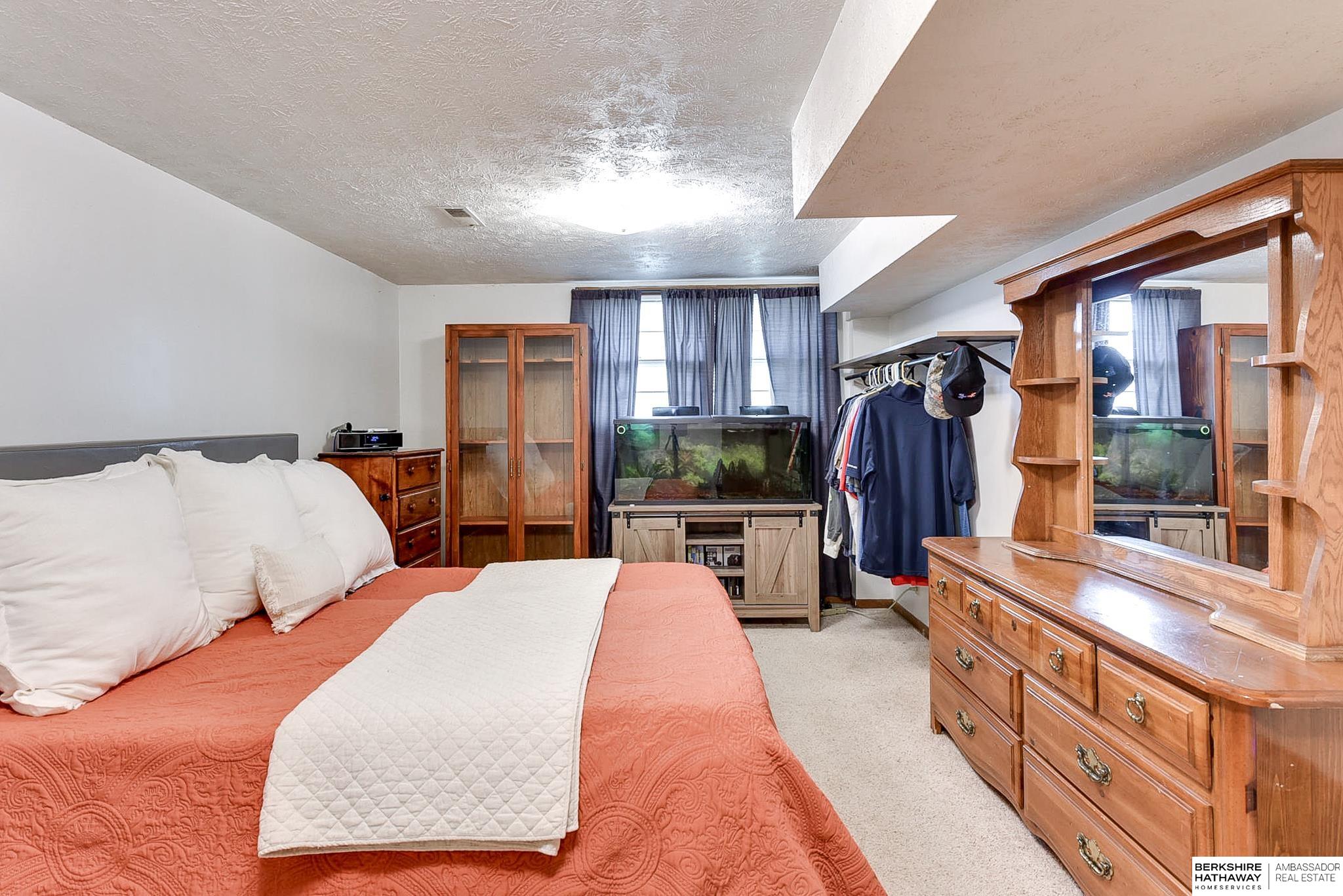 10105 Mockingbird Drive