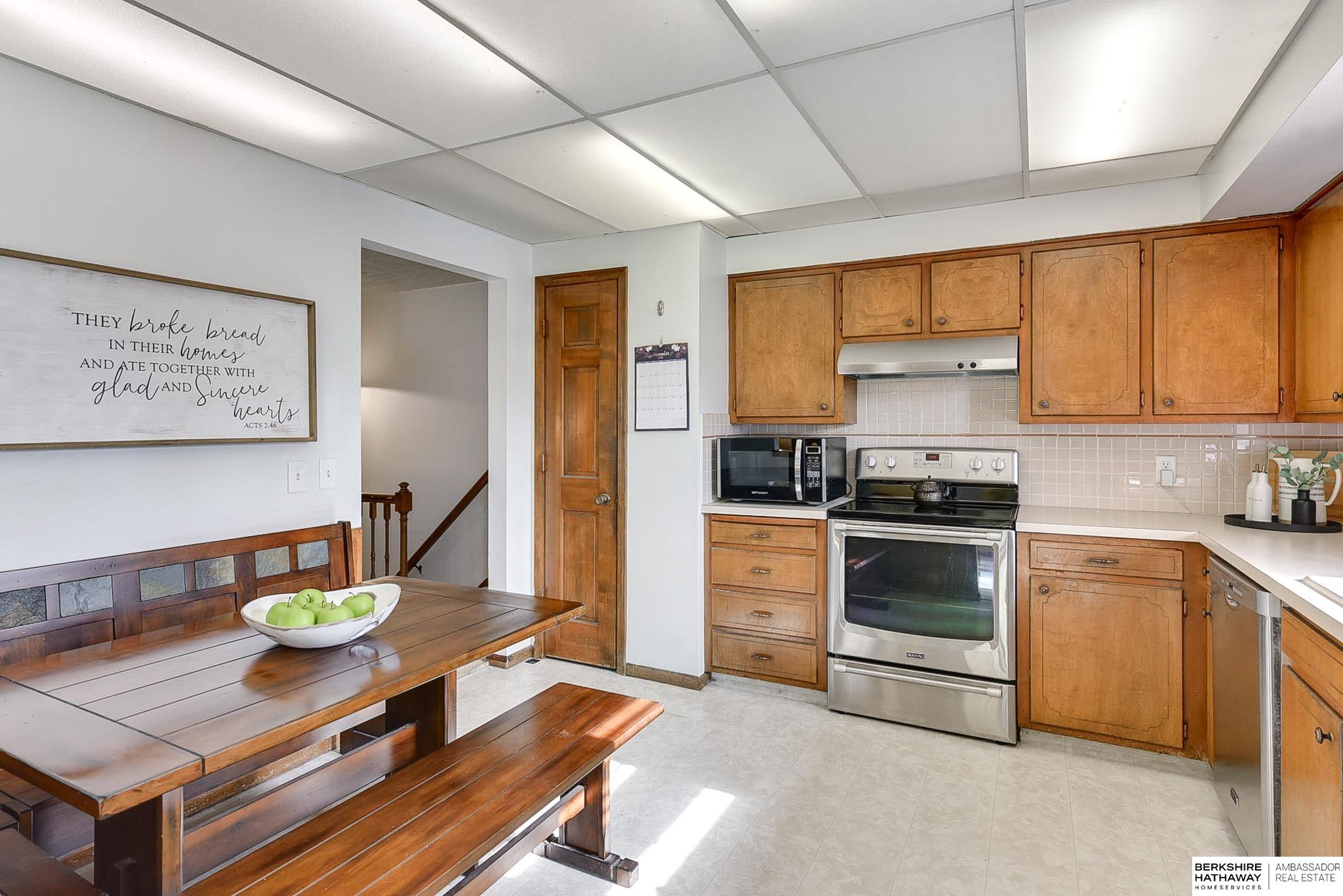 10105 Mockingbird Drive