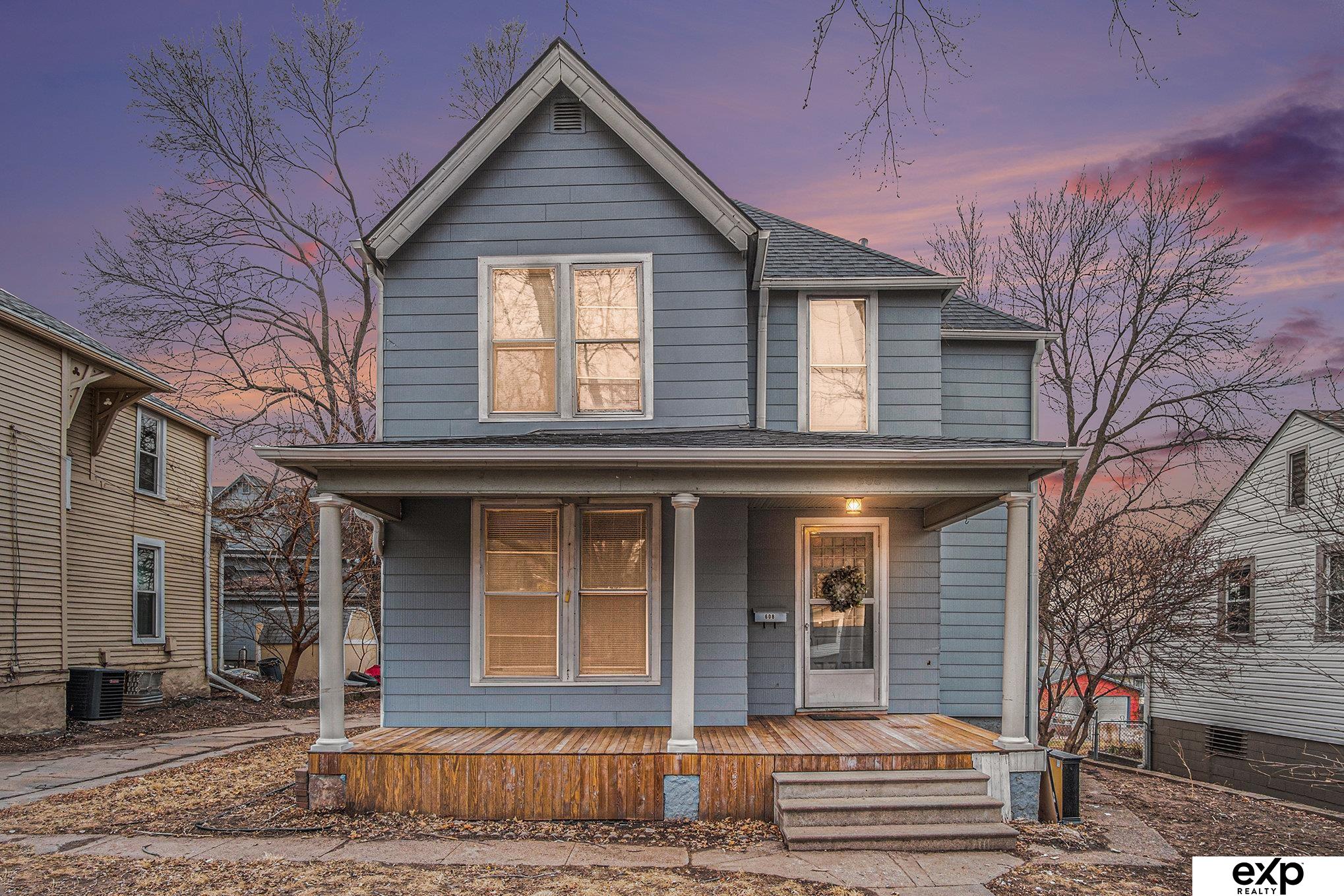 608 N 41 Avenue