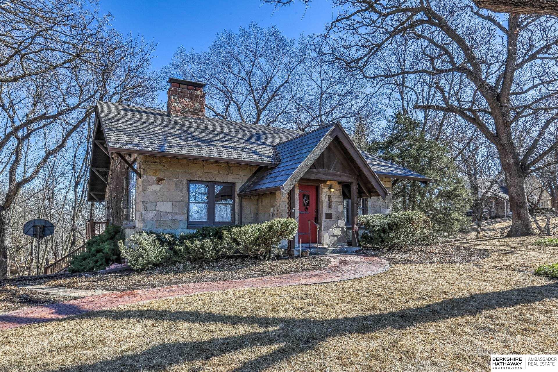 711 Bellevue Boulevard S