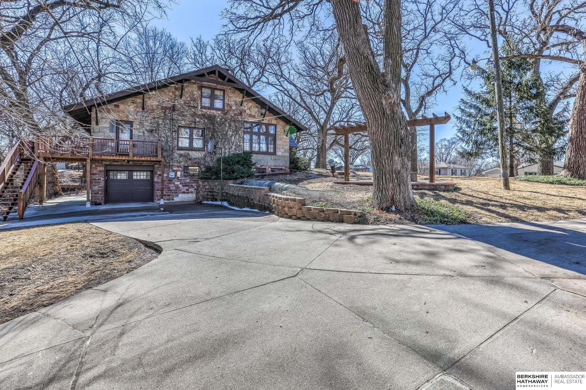 711 Bellevue Boulevard S