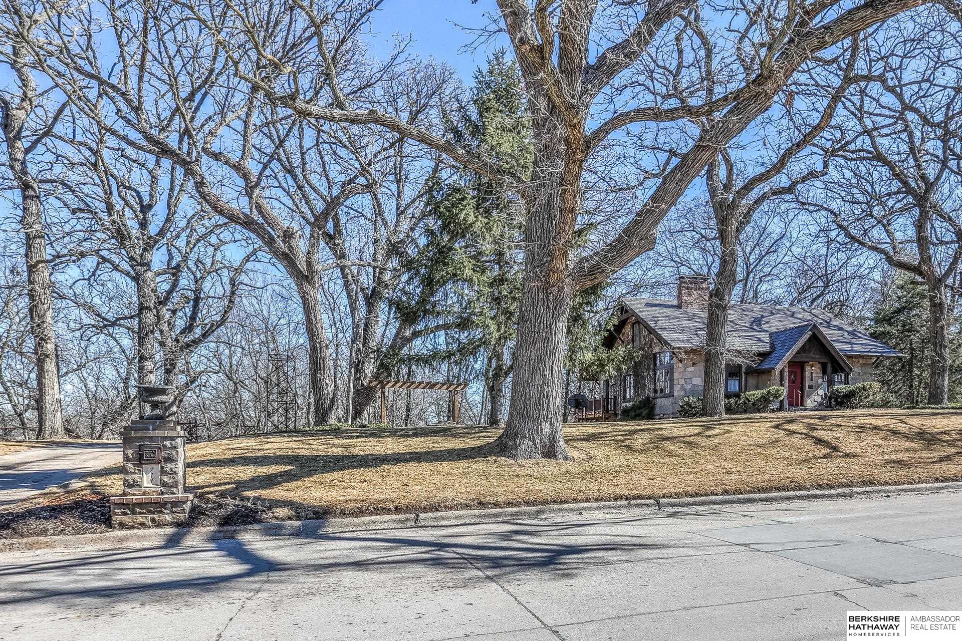711 Bellevue Boulevard S
