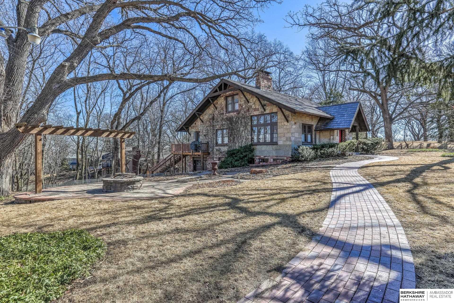 711 Bellevue Boulevard S
