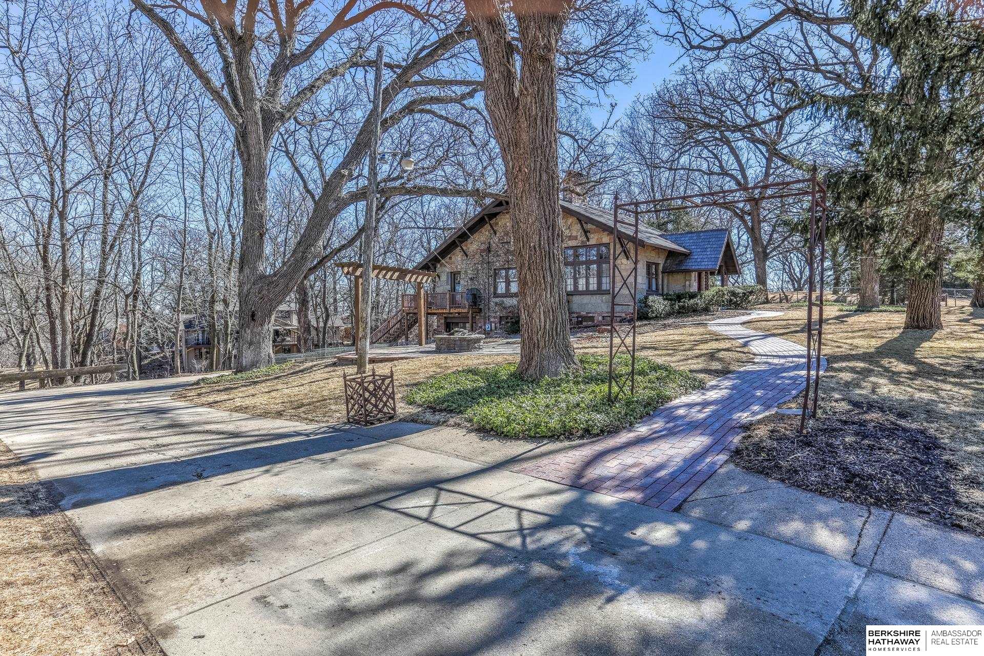 711 Bellevue Boulevard S