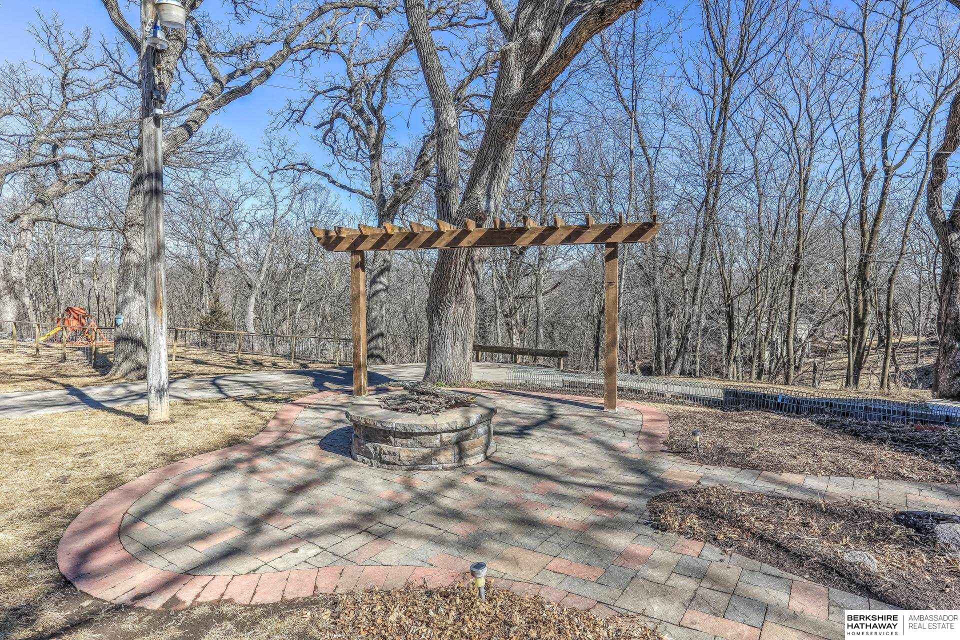 711 Bellevue Boulevard S