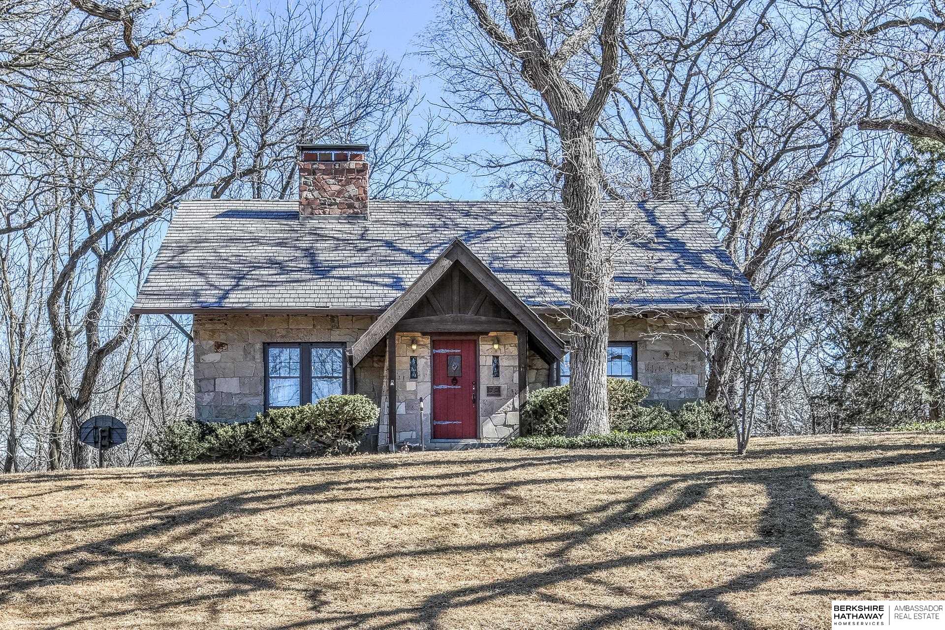 711 Bellevue Boulevard S