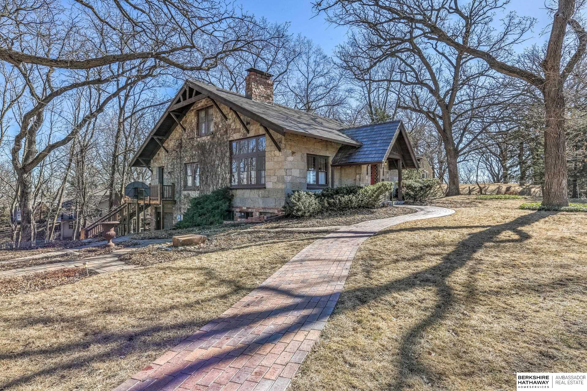 711 Bellevue Boulevard S