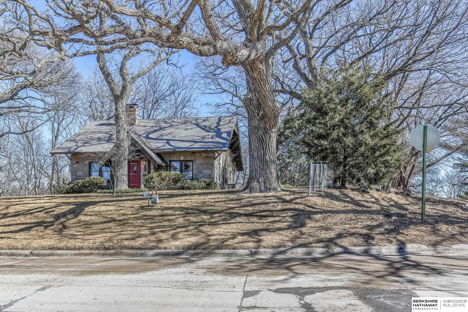 711 Bellevue Boulevard S