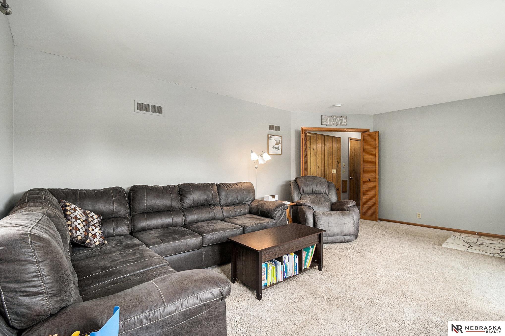7716 Manderson Circle