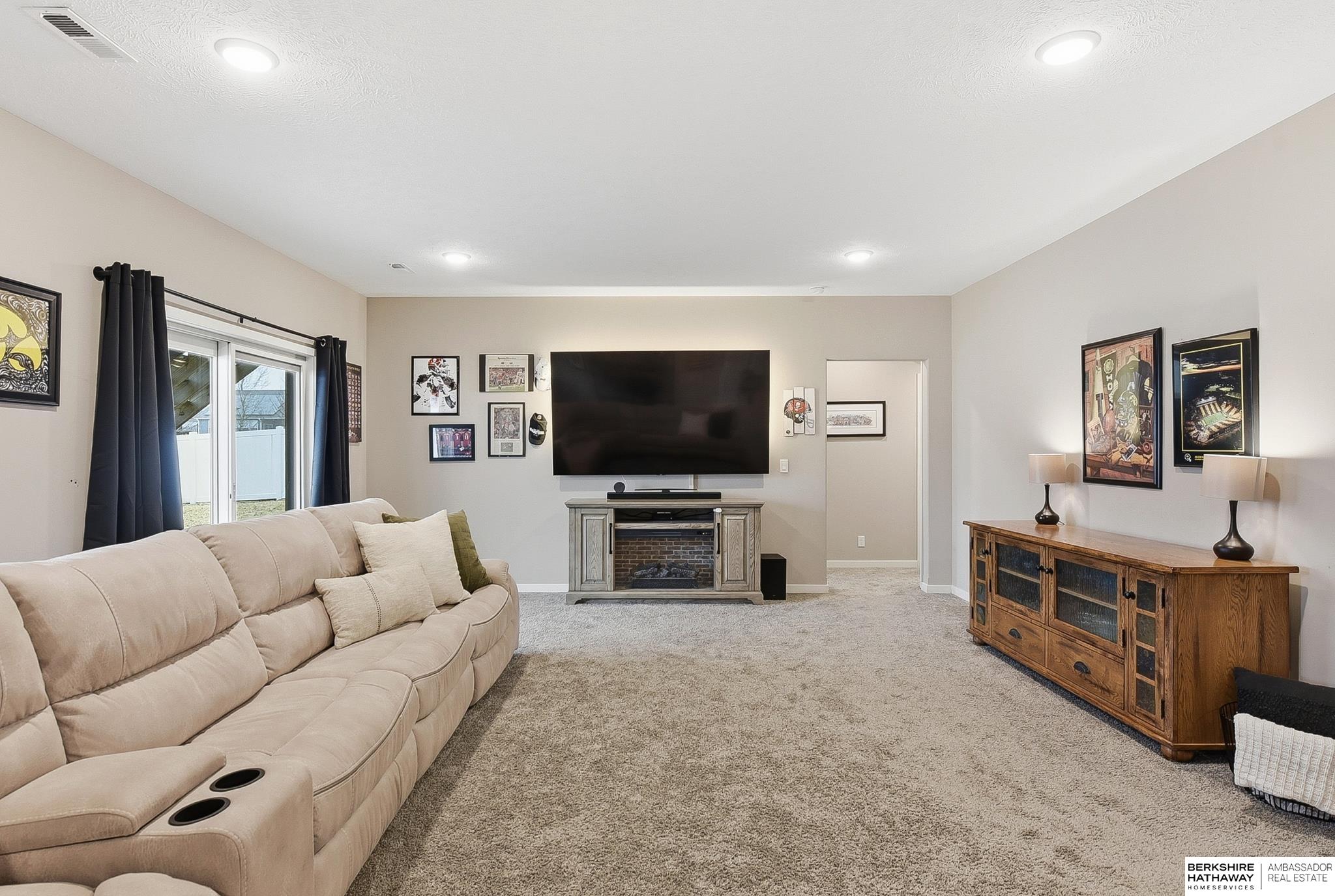 17122 Potter Street