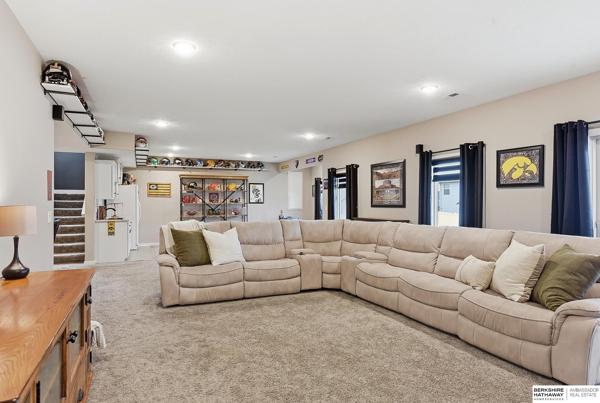 17122 Potter Street