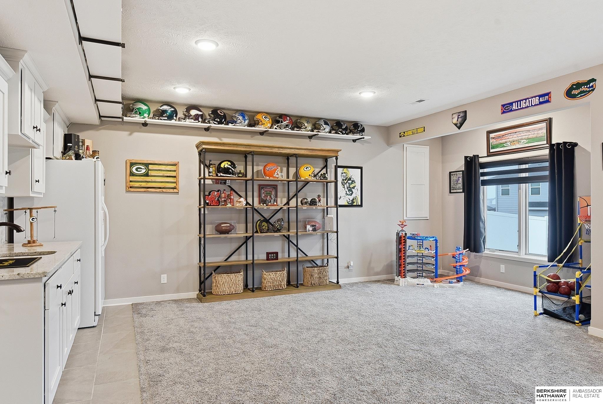 17122 Potter Street