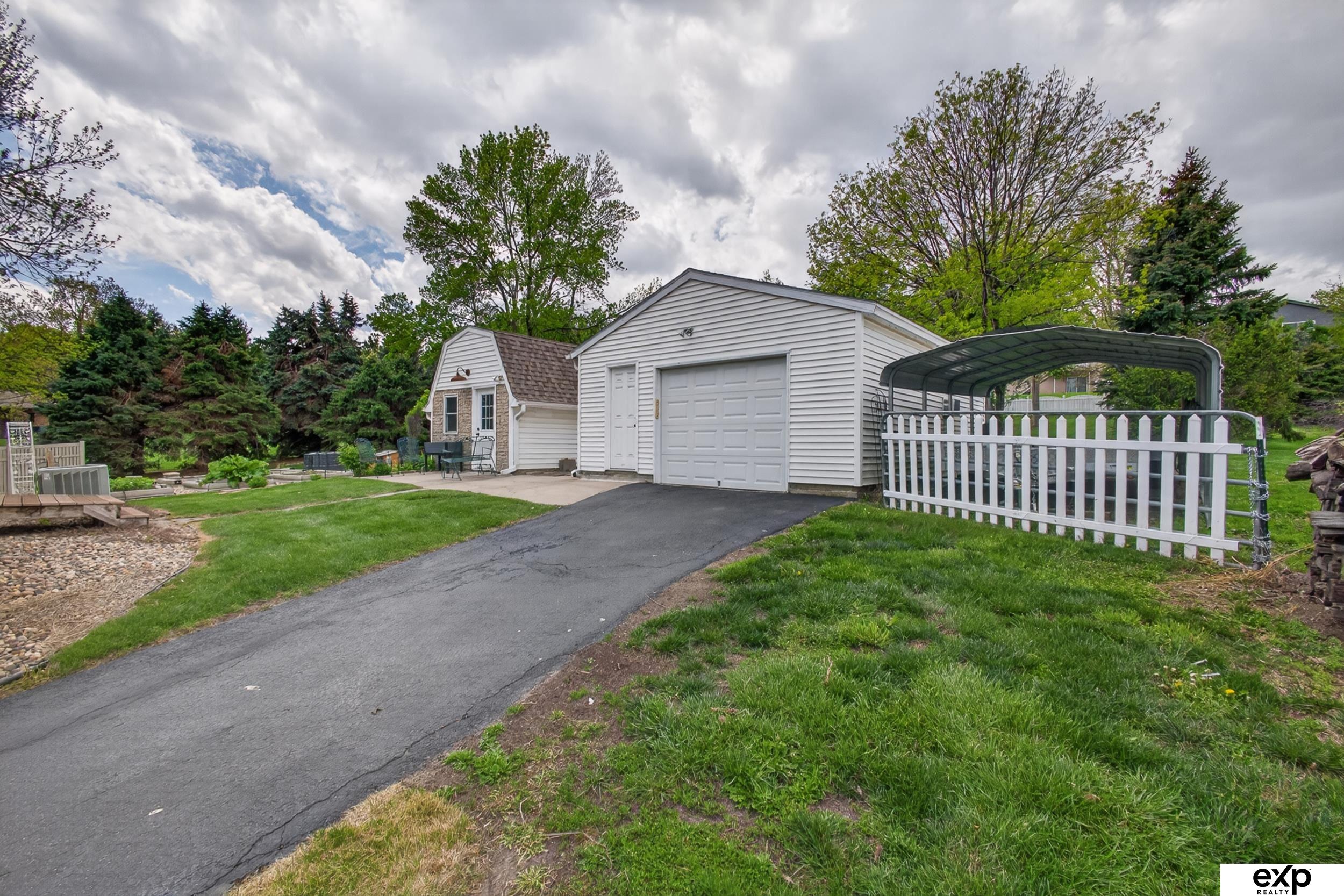 5732 S 185th Street