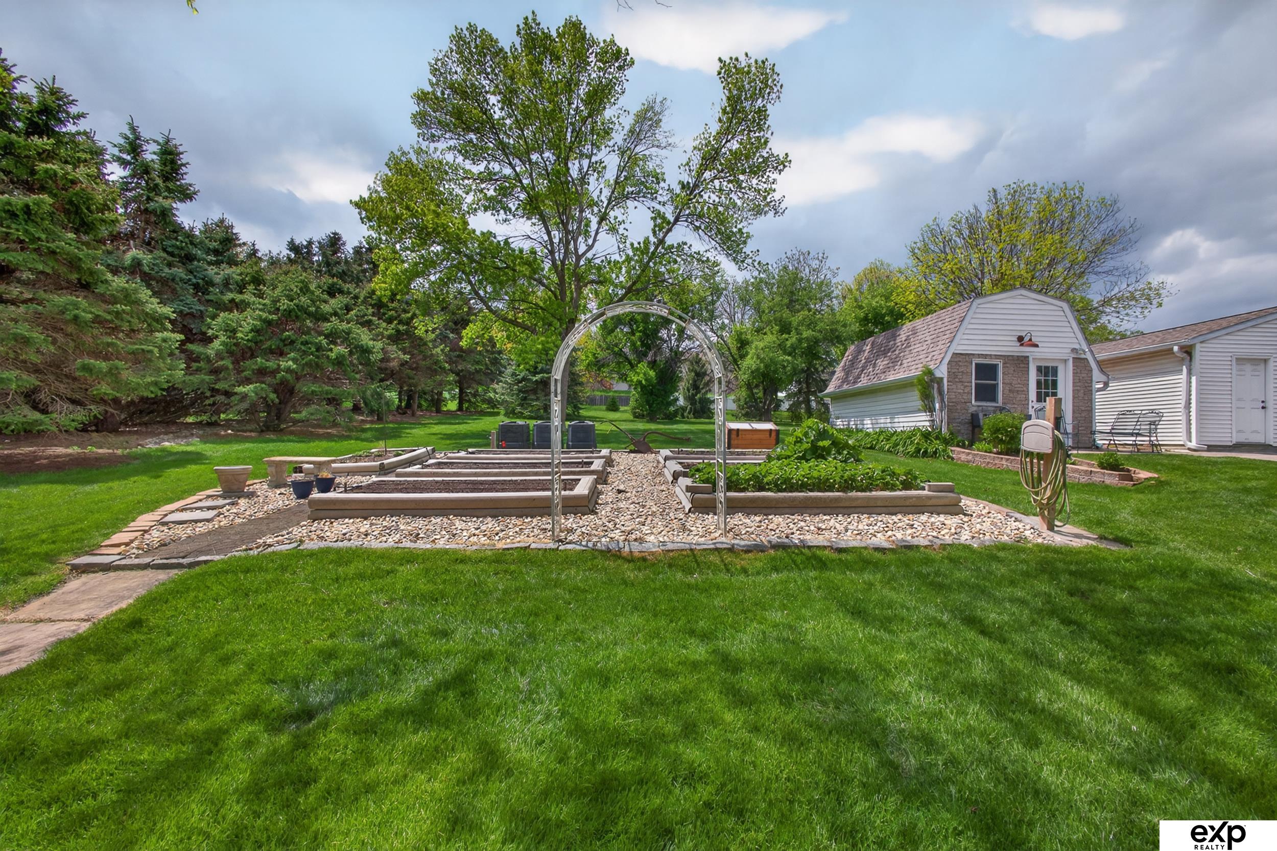 5732 S 185th Street