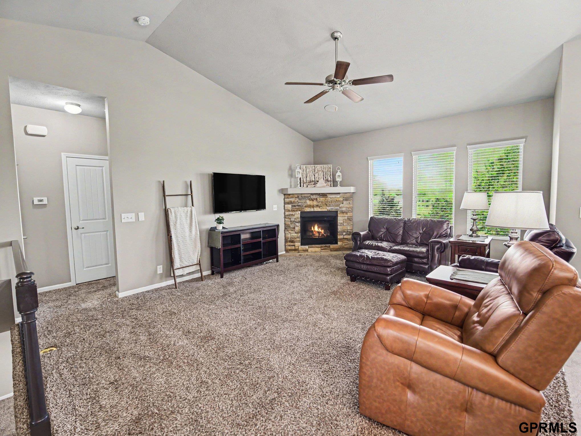 7006 N 143 Circle