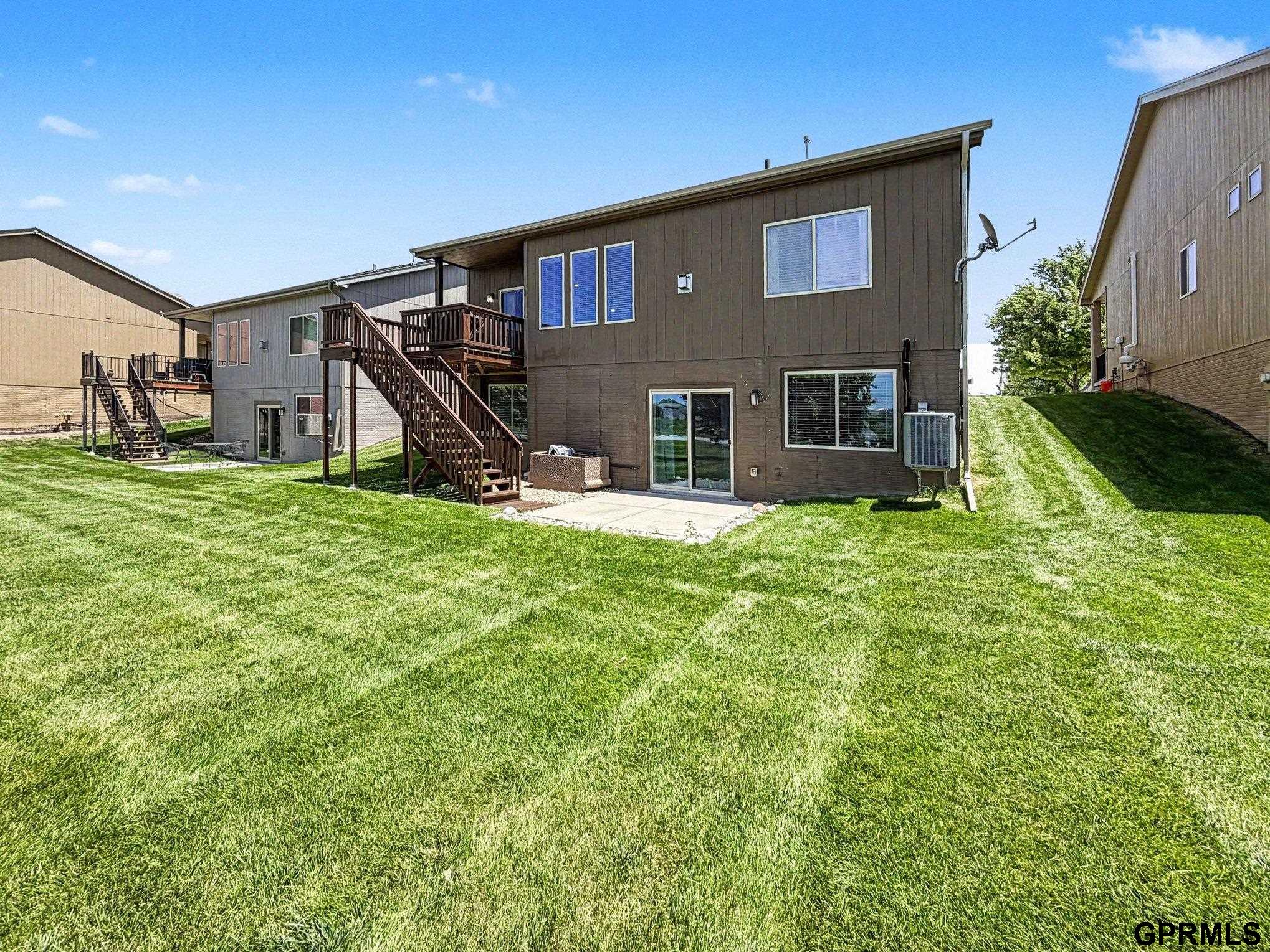 7006 N 143 Circle