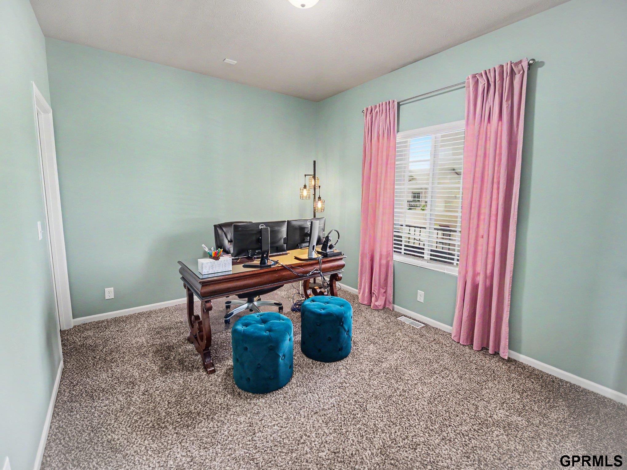 7006 N 143 Circle