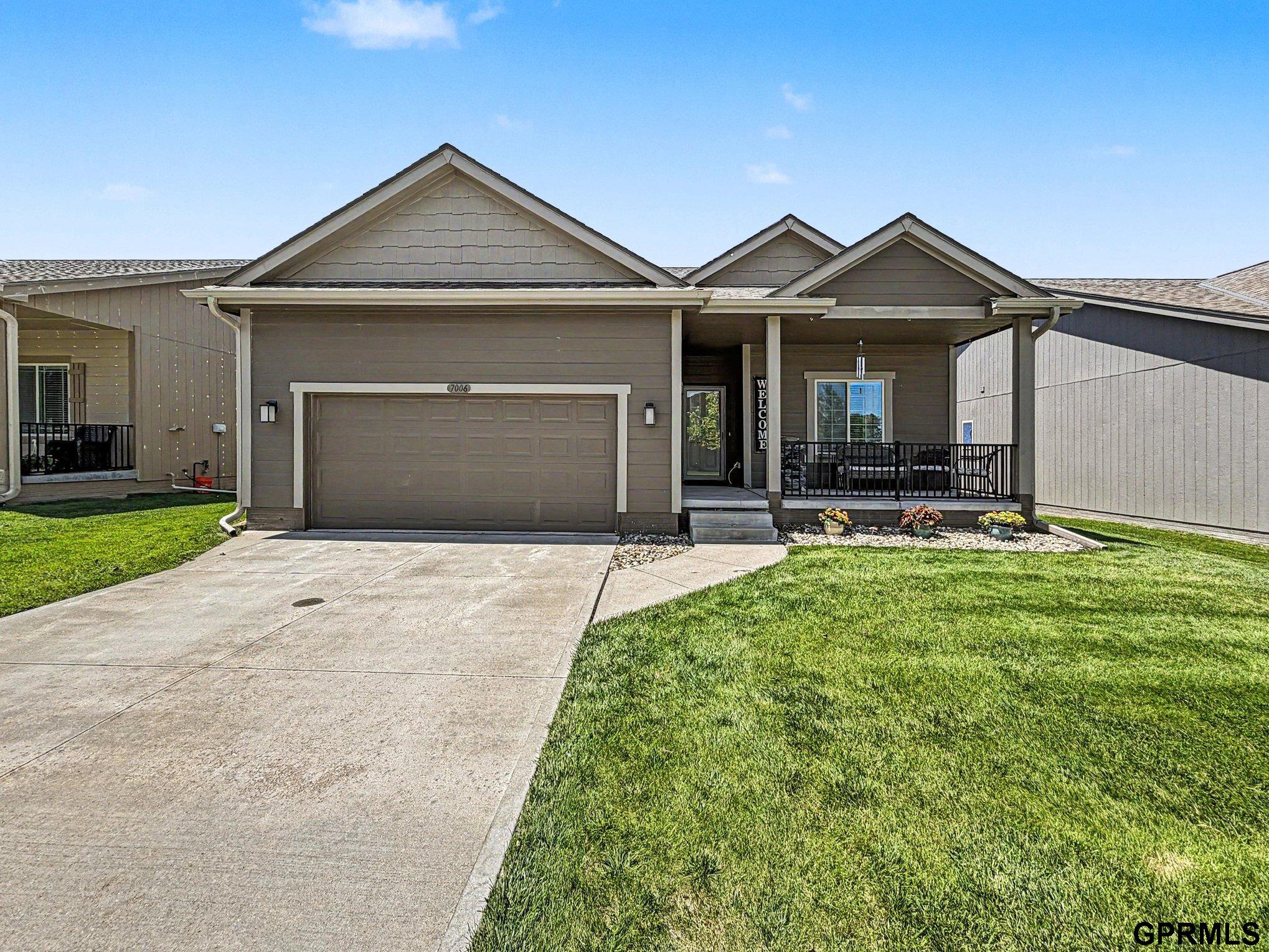 7006 N 143 Circle