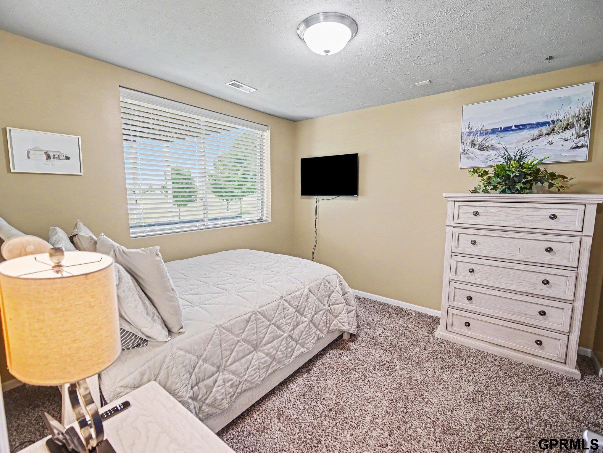 7006 N 143 Circle