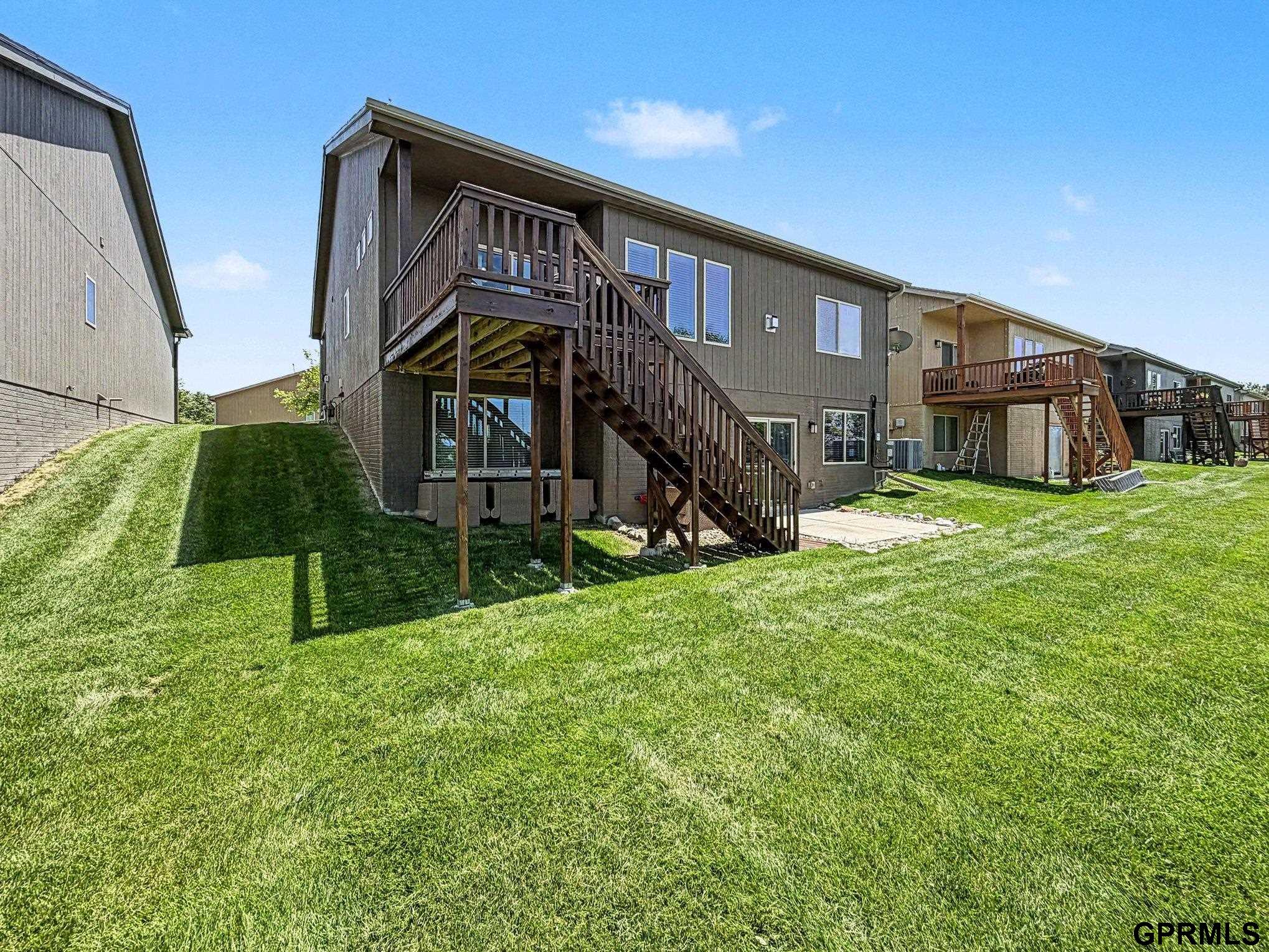 7006 N 143 Circle