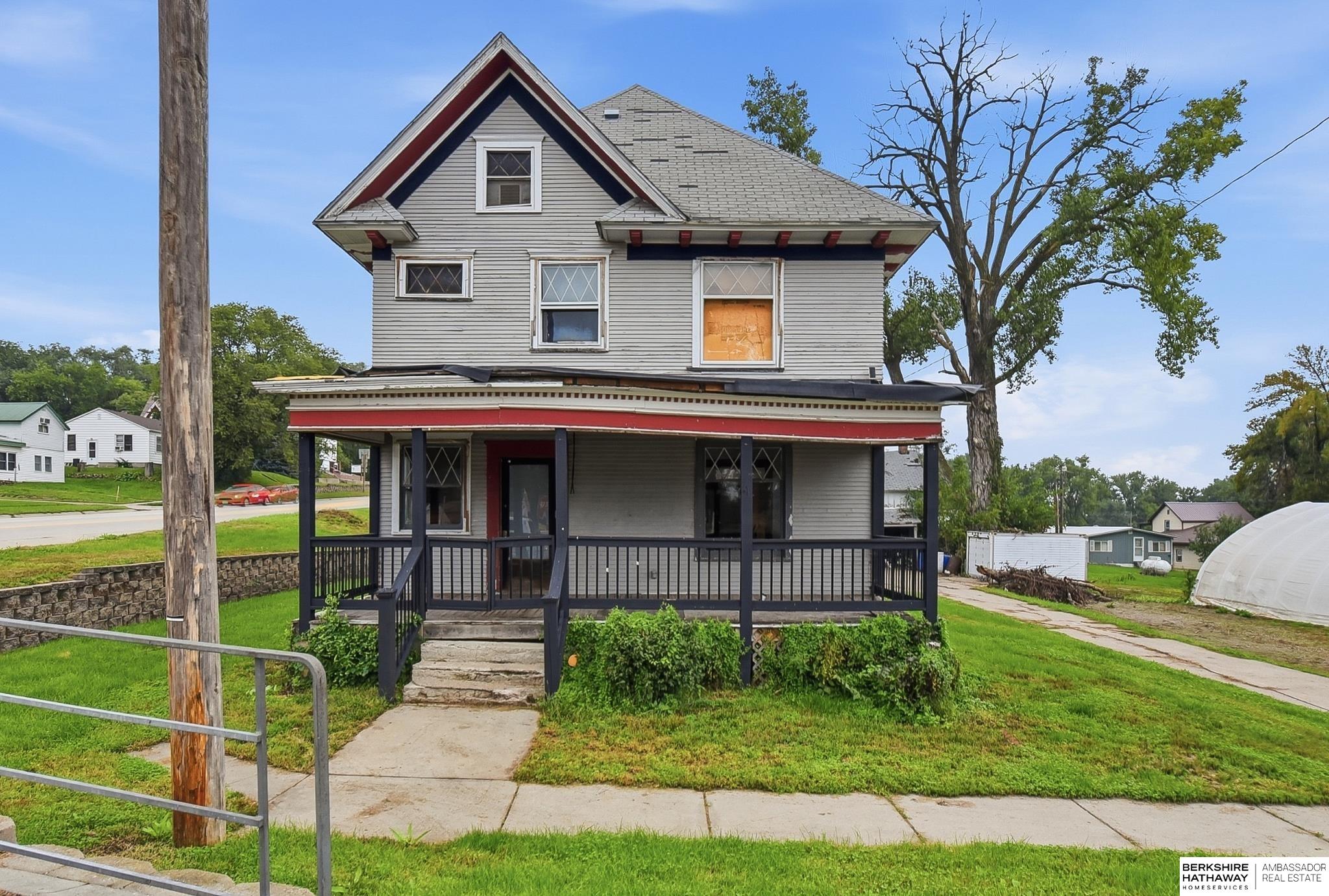 652 W 7th Street