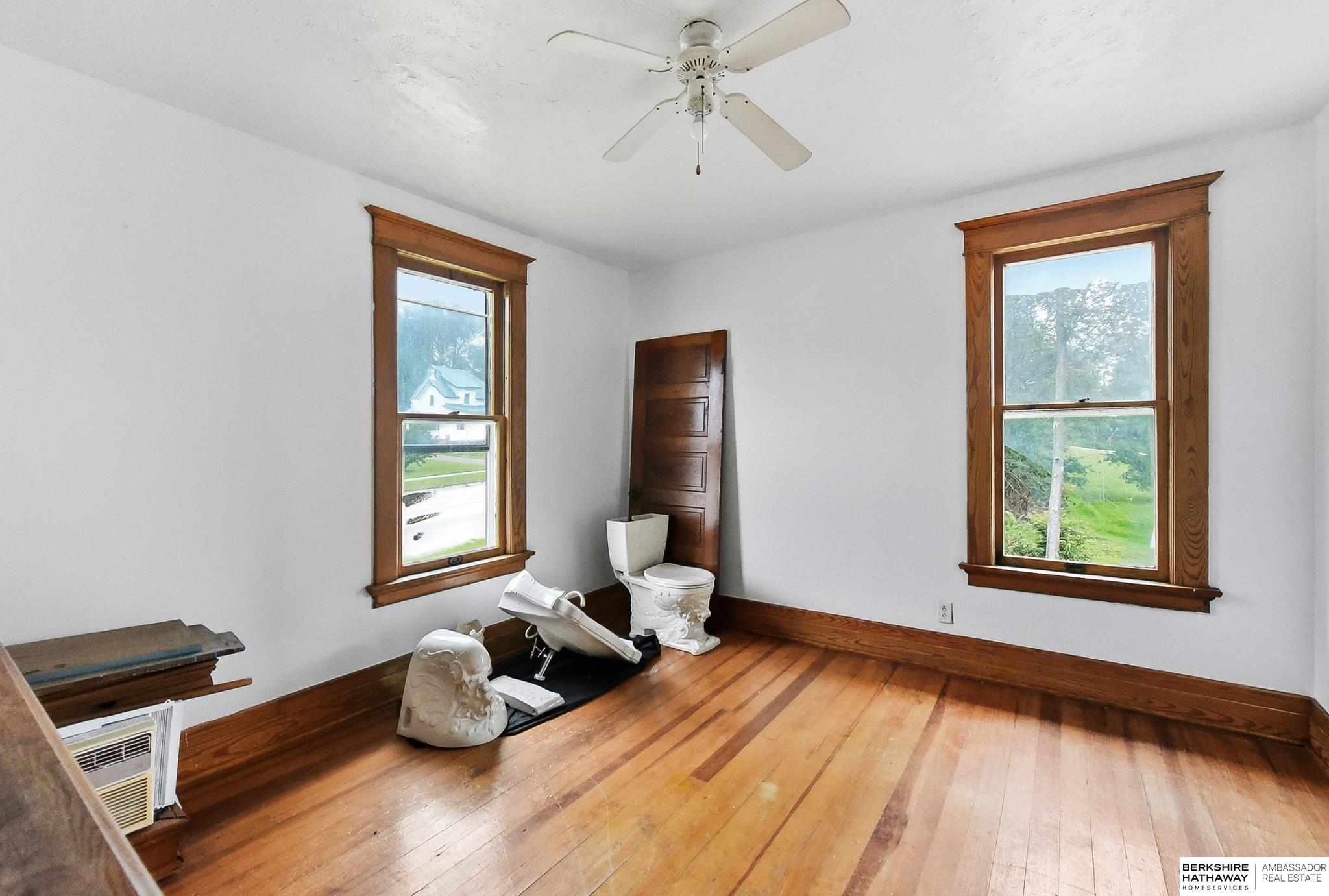 652 W 7th Street