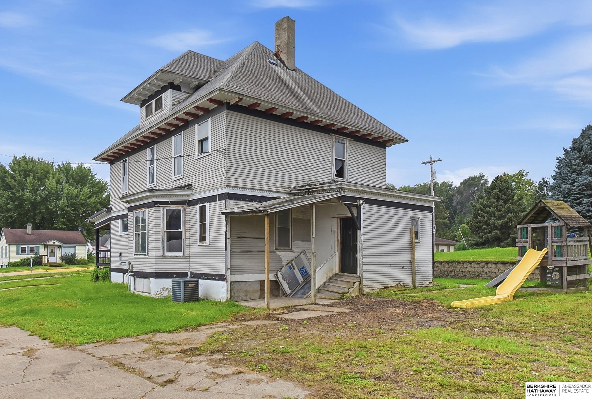 652 W 7th Street
